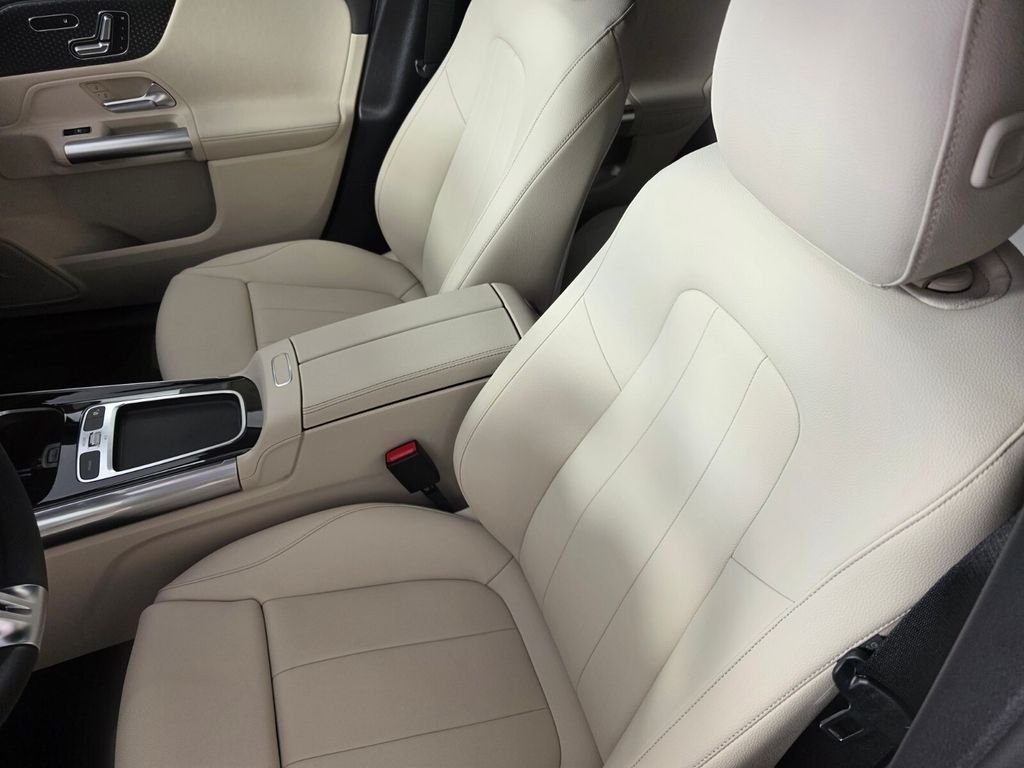 New 2026 Polar White Mercedes-Benz GLA 250 image 8