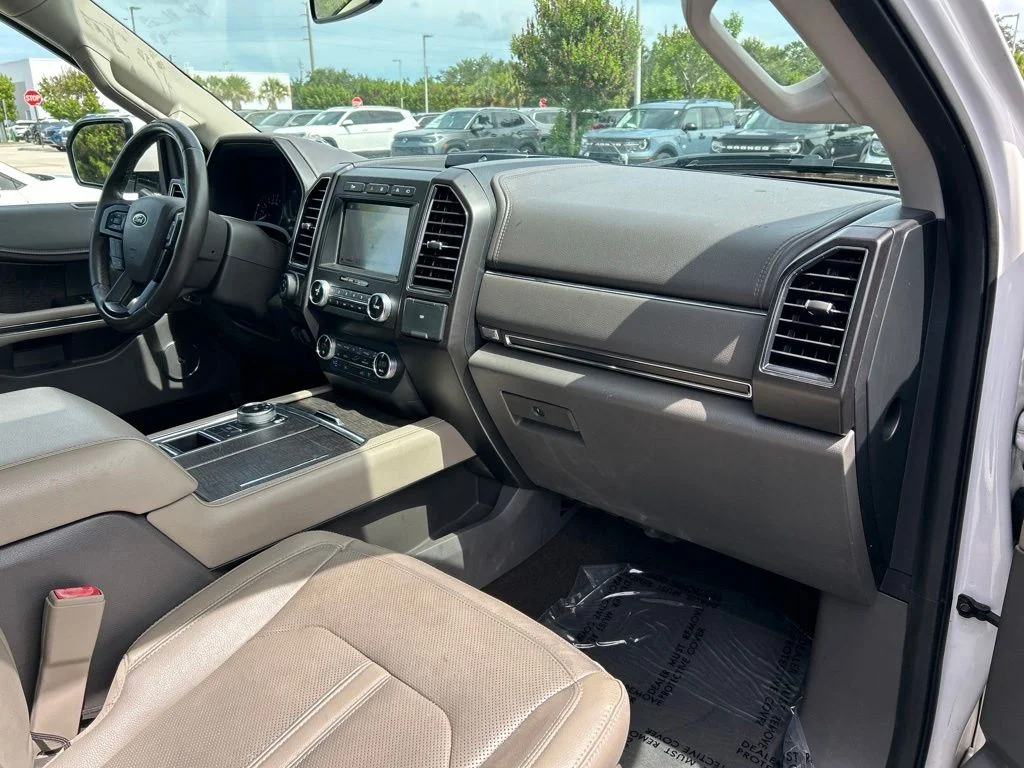 Used 2019 White Platinum Clearcoat Metallic Ford Limited image 42