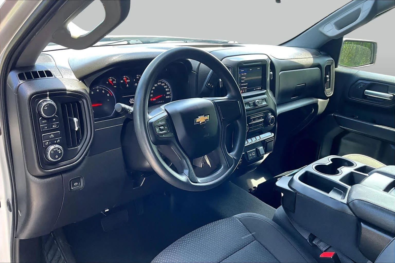 Used 2021 Silver Ice Metallic Chevrolet Custom image 16
