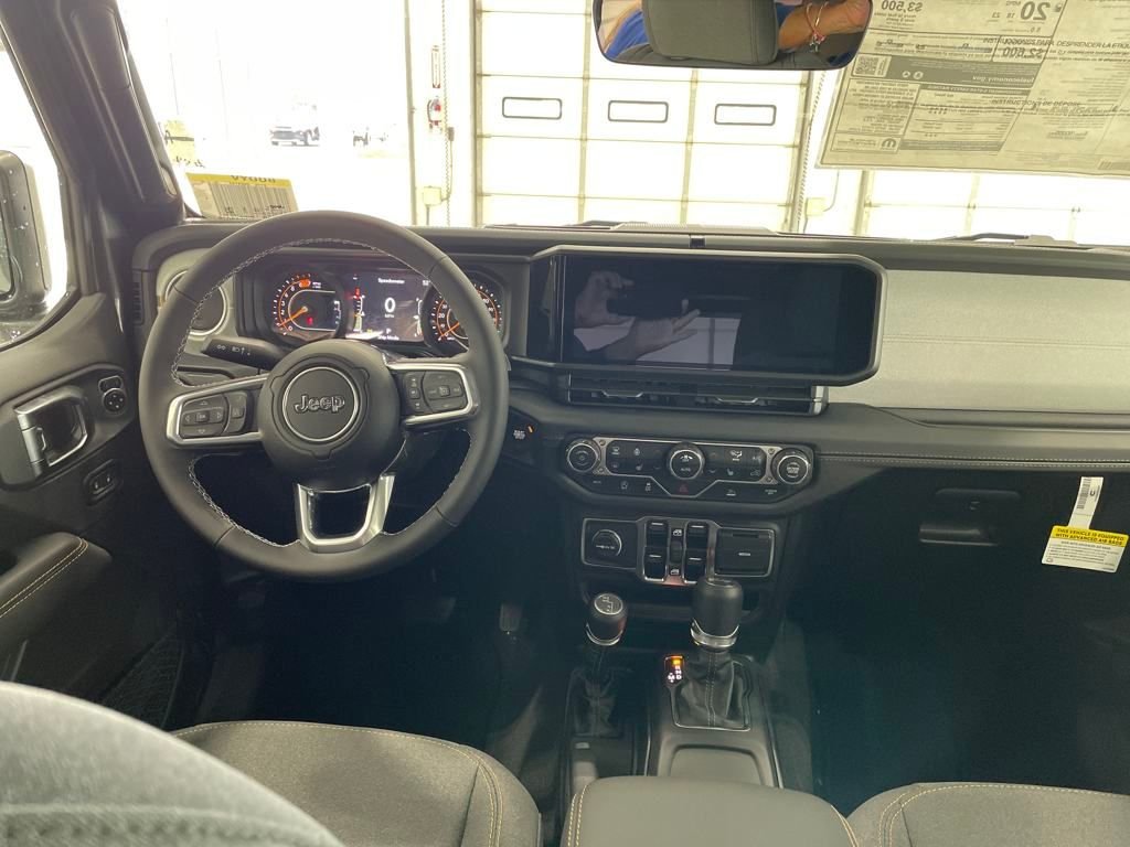 2025 Jeep Wrangler 4-Door Sahara - Photo 17