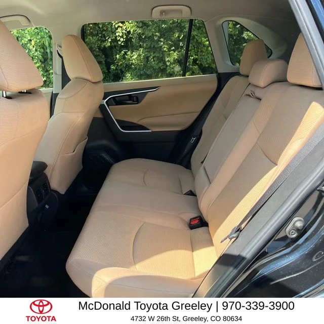 2023 Toyota RAV4 LE - Photo 8