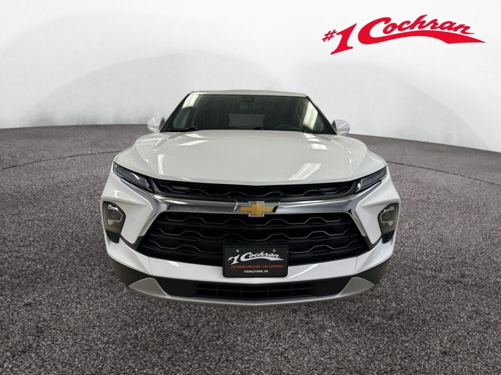 Used 2025 Summit White Chevrolet LT image 32