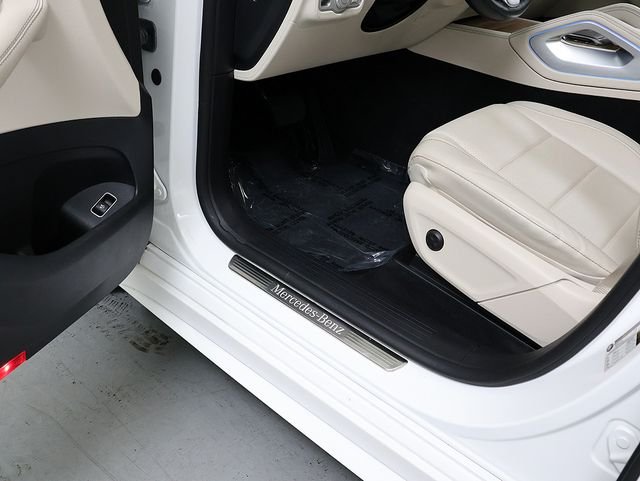 Certified Used 2023 Polar White Mercedes-Benz GLE 350 image 28