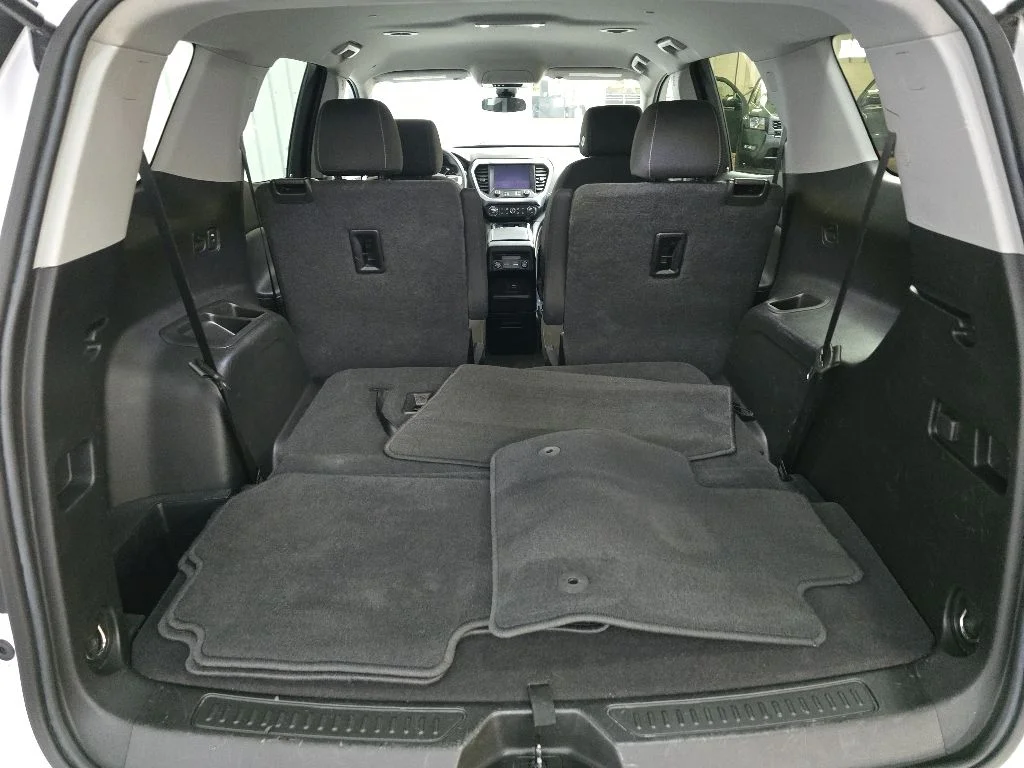 Used 2023 White GMC SLE image 11
