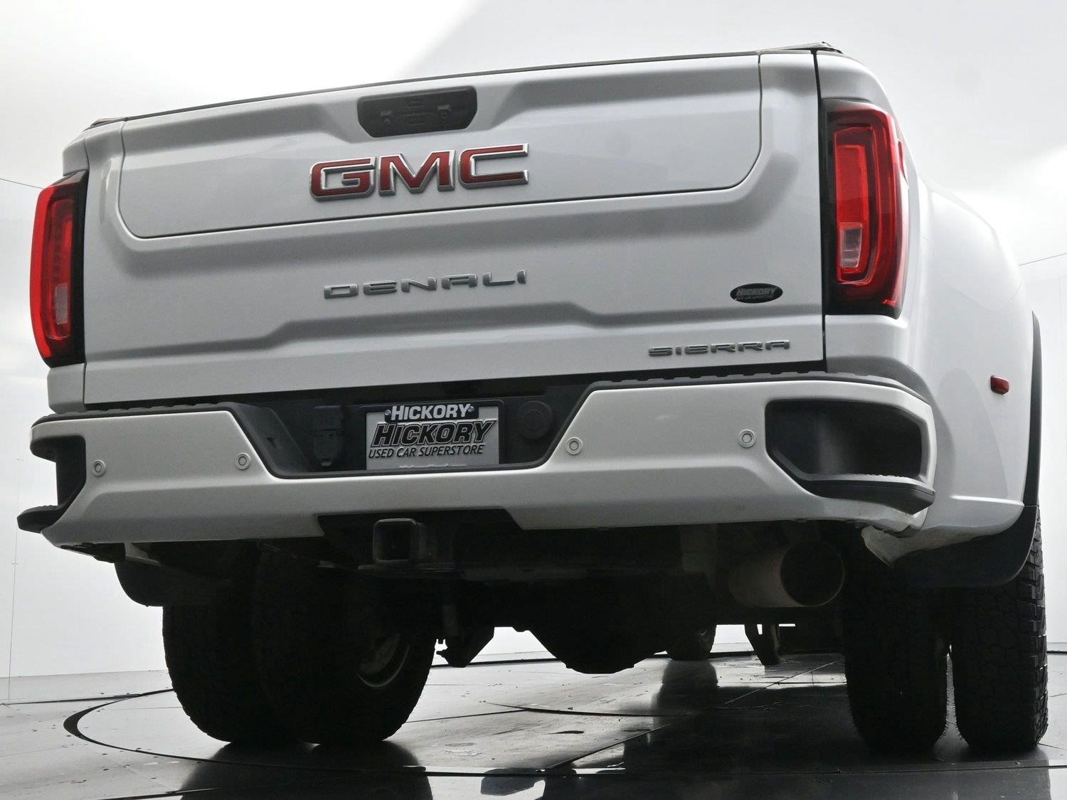 Used 2022 White Frost Tricoat GMC Denali image 51