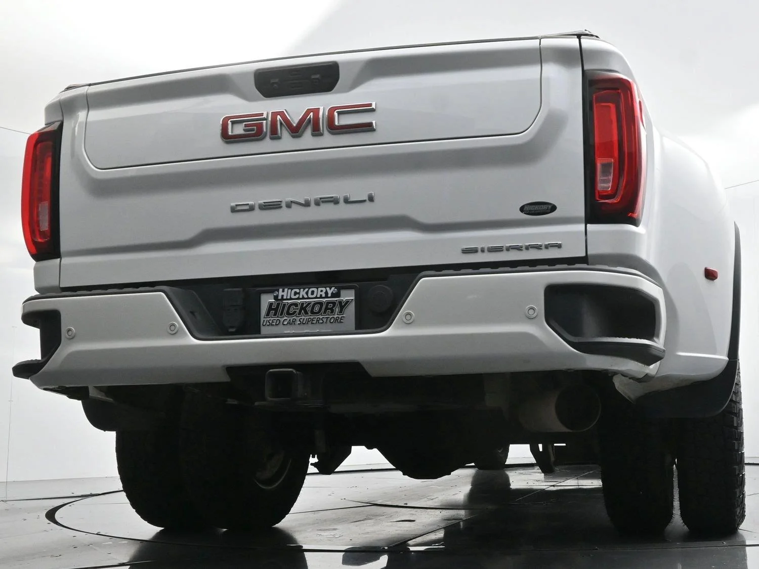 Used 2022 White Frost Tricoat GMC Denali image 51