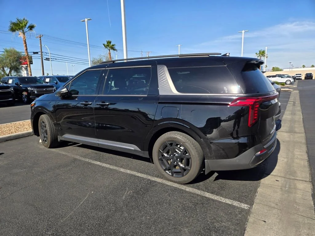 Used 2026 Aurora Black Pear Kia SX Prestige image 2