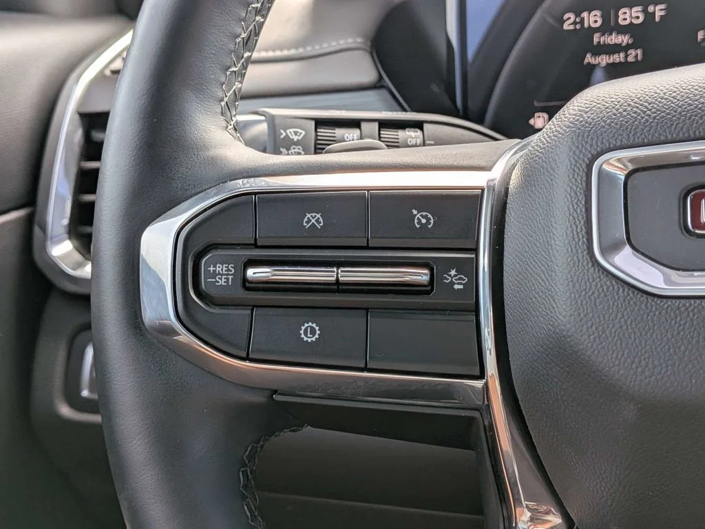 Used 2024 White GMC Elevation image 27
