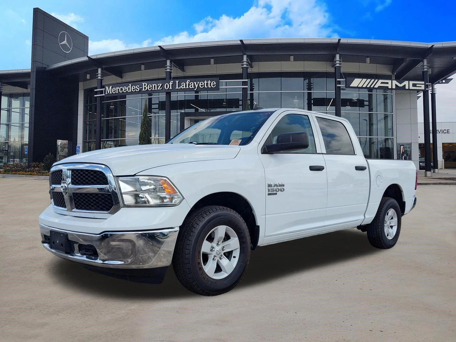 2022 RAM 1500 Classic SLT 4x4 Crew Cab 5'7's photo