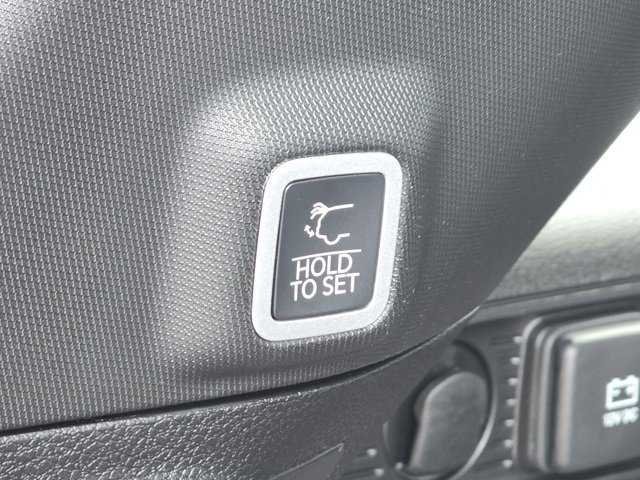 New 2026 Silver Zynith Exterior Paint Jeep Altitude image 22