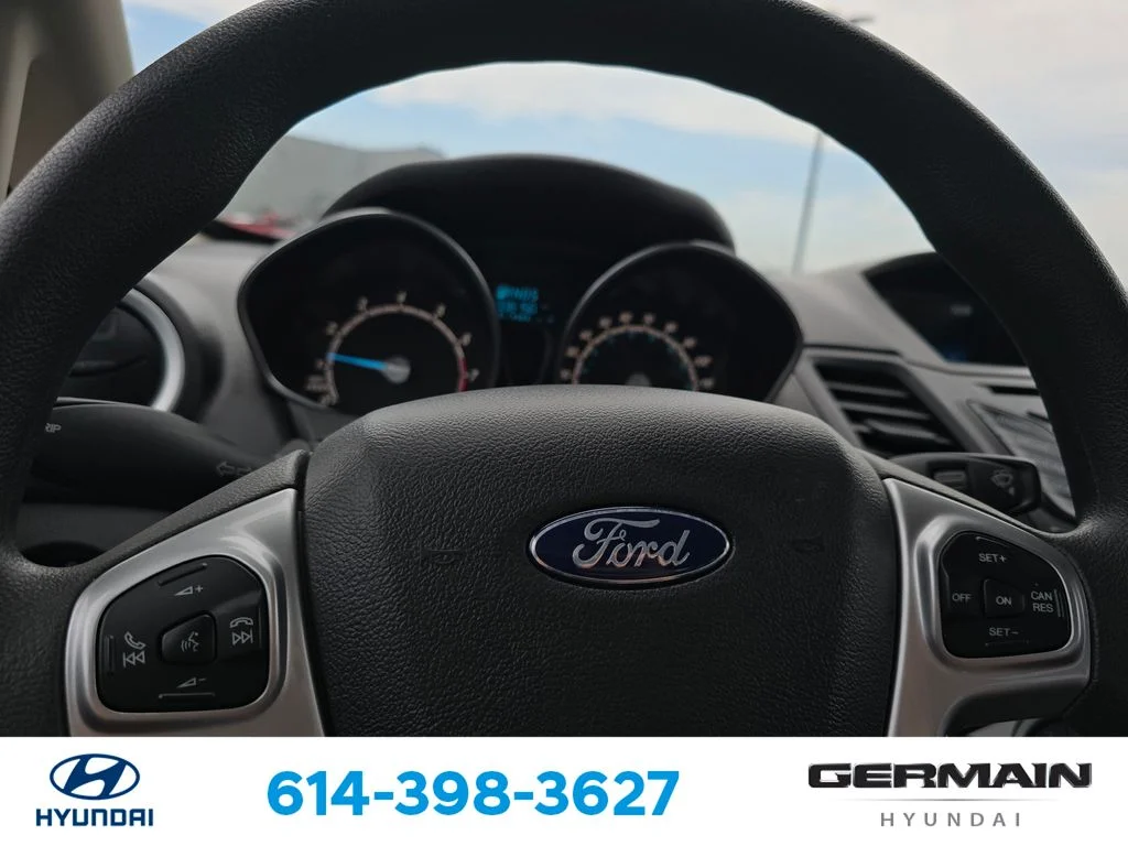 Used 2019 Gray Ford SE image 22