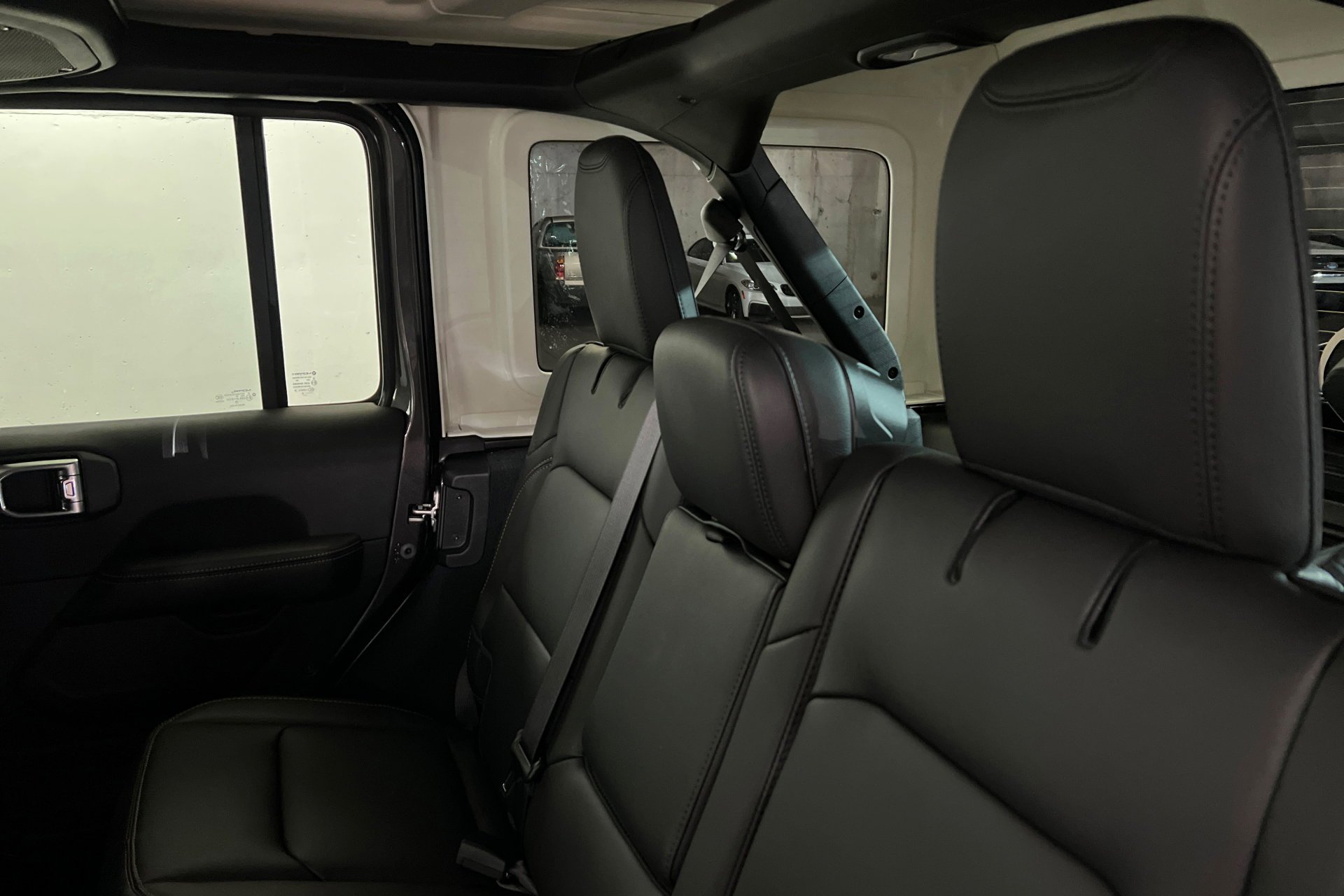 New 2026 Granite Crystal Metallic Clear-Coat Exterior Paint Jeep Sahara image 21