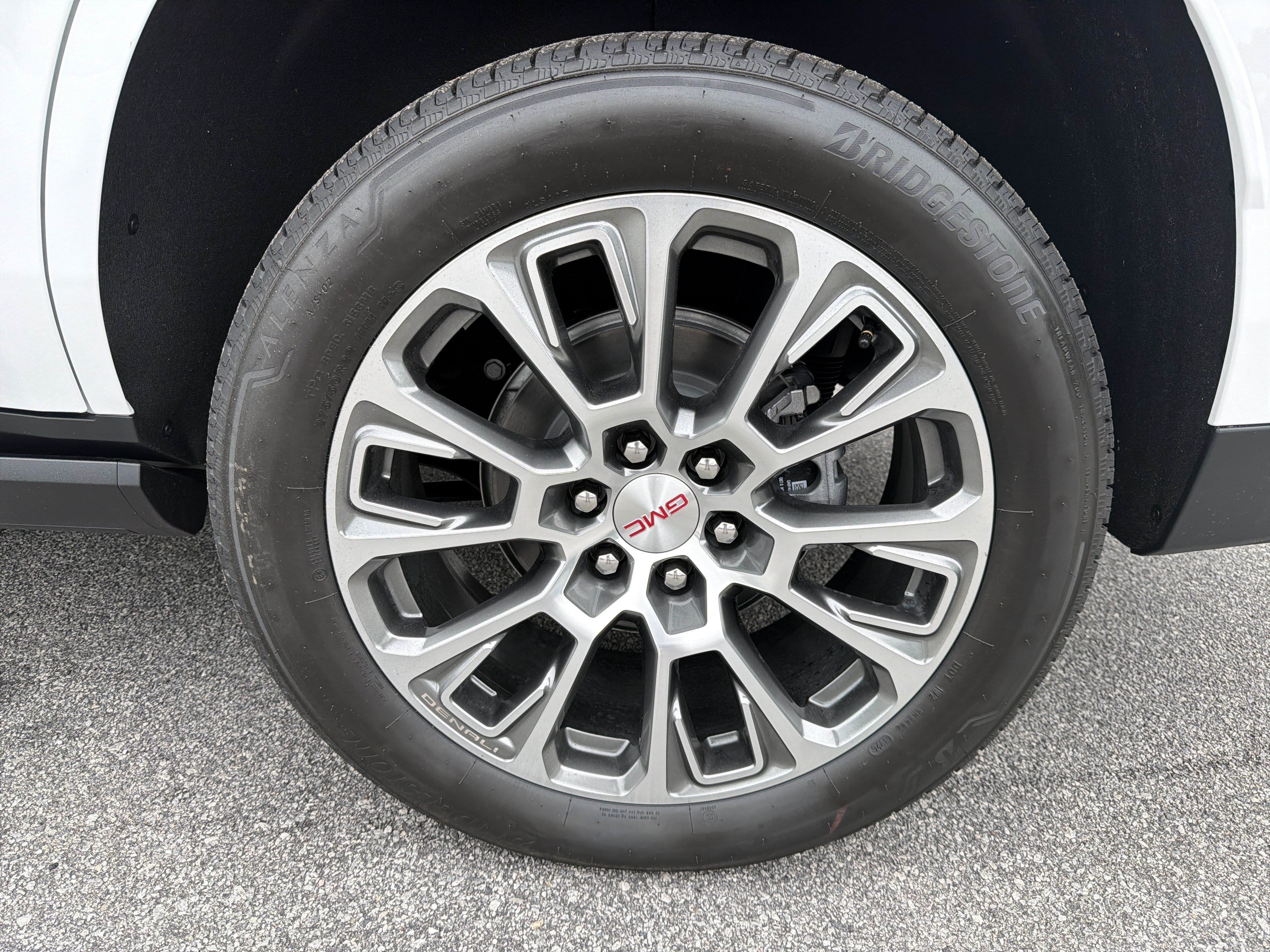 2026 GMC Yukon Denali - Photo 18
