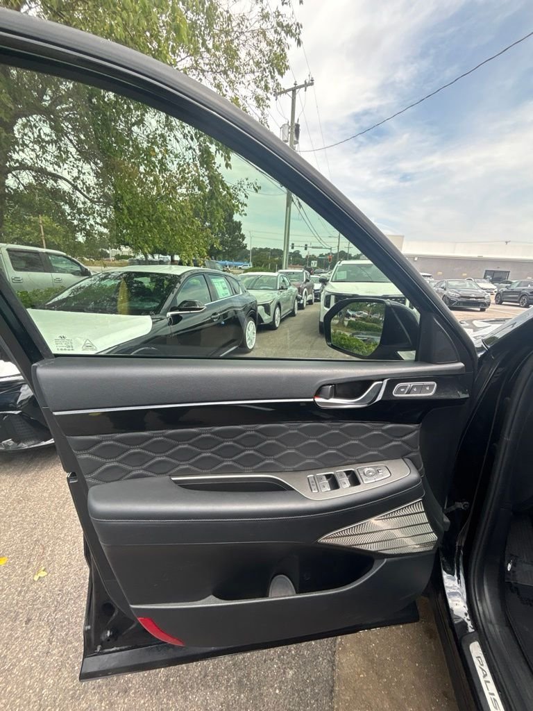 Used 2021 Black Hyundai Calligraphy image 11