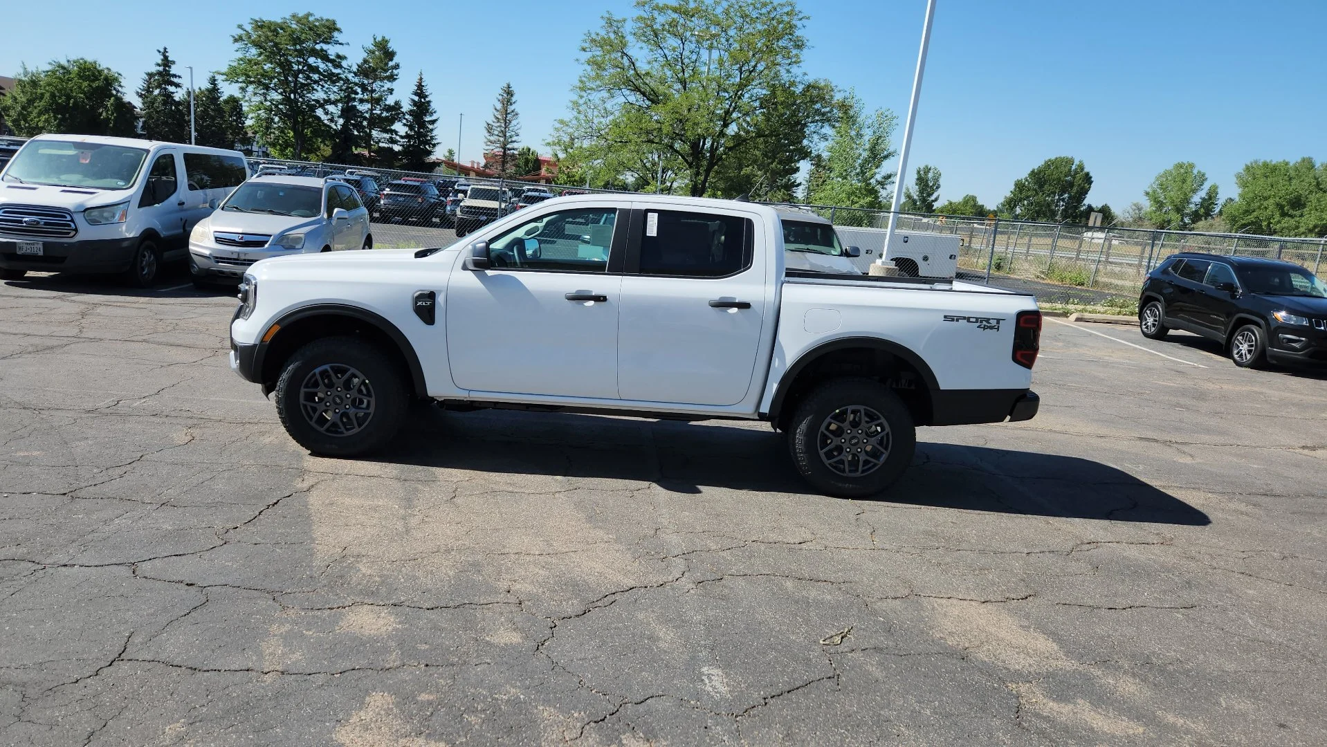 New 2026 Oxford White Ford XLT image 4
