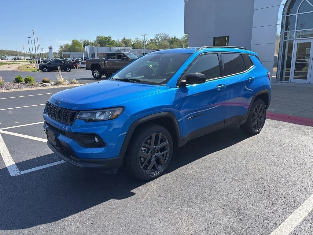 New 2026 Hydro Blue Pearlcoat Jeep Latitude Altitude image 2