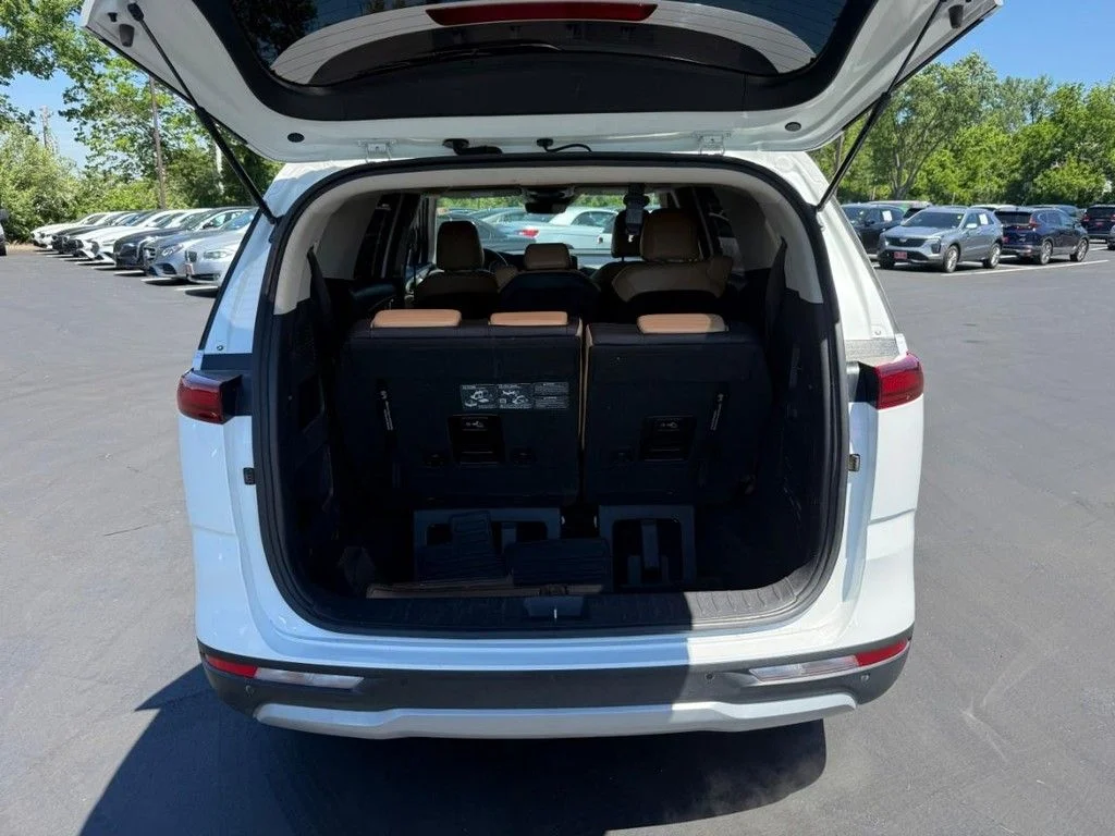 Used 2024 White Kia LX image 6