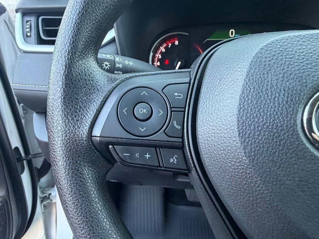 Used 2025 White Toyota XLE image 36
