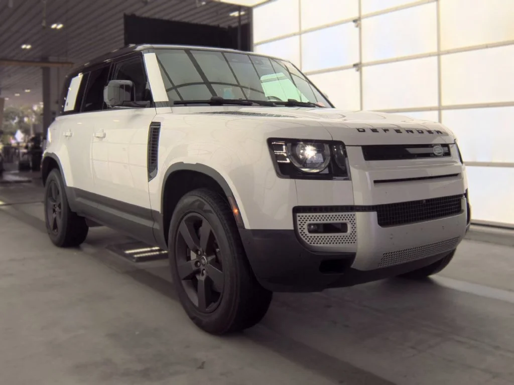 Used 2024 White Land Rover S image 1