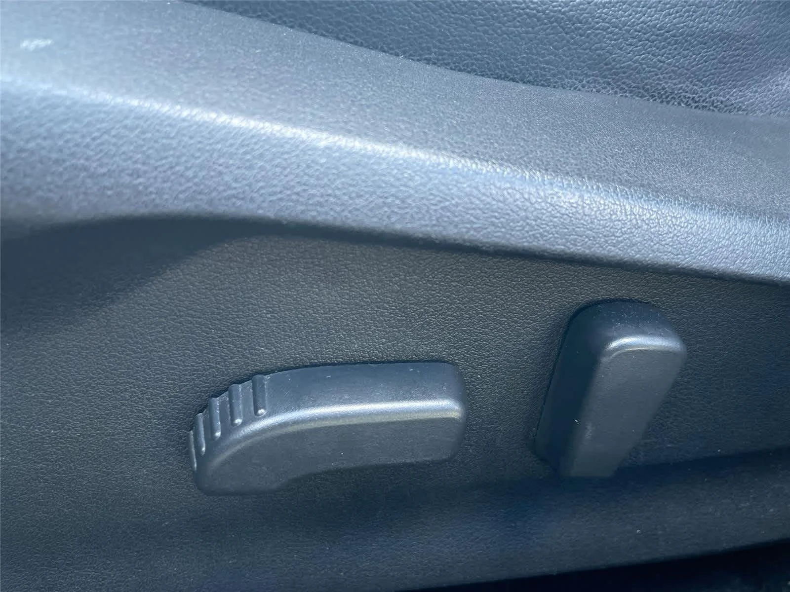 Used 2019 Cool Gray Khaki Subaru Limited image 12