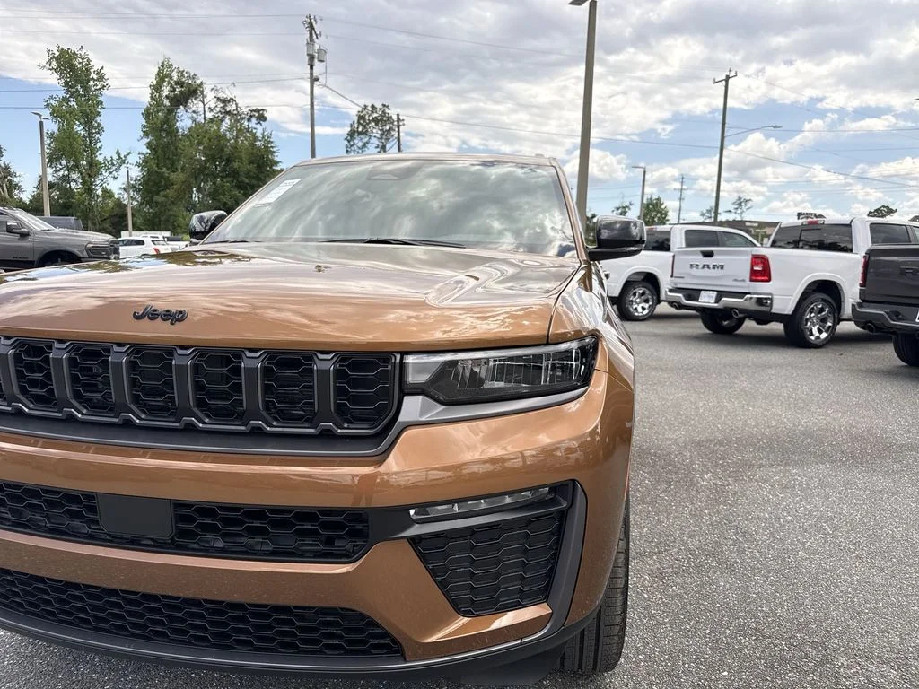 New 2026 Copper Shino Metallic Clear-Coat Exterior Paint Jeep Limited image 11