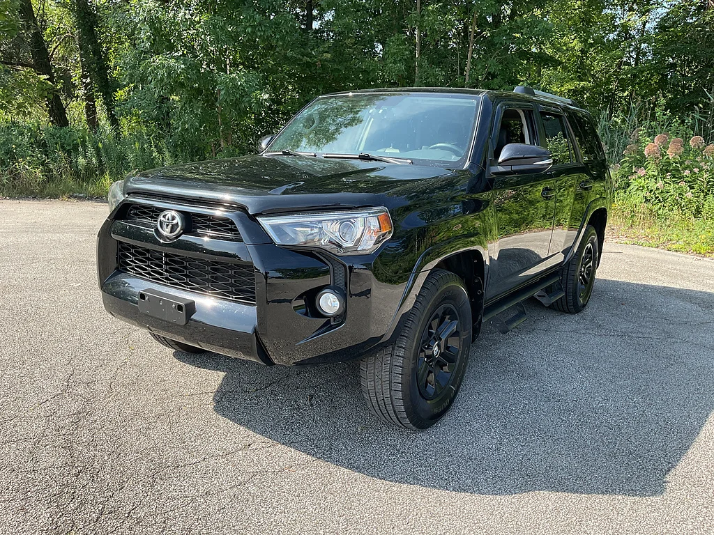 Used 2019 Midnight Black Metallic Toyota SR5 Premium image 3