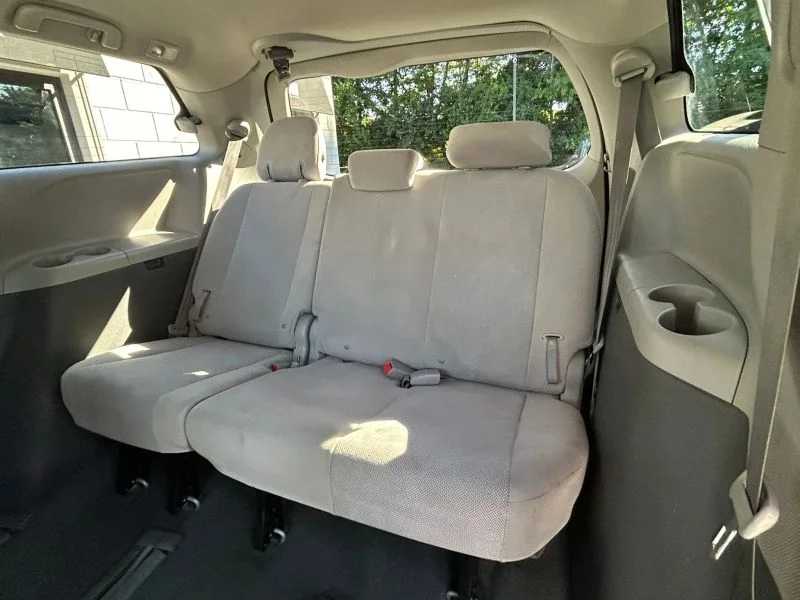 Used 2019 Silver Toyota L Minivan 4D image 31
