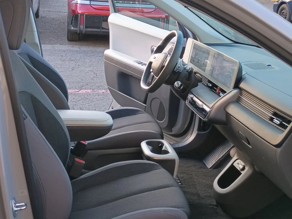 Used 2023 Cyber Gray Hyundai SE image 20