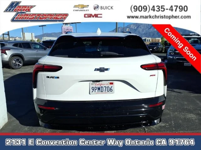 Used 2024 Summit White Chevrolet RS image 5