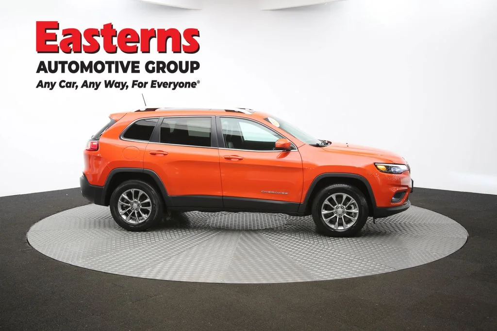 Used 2021 Orange Jeep Latitude Plus image 41