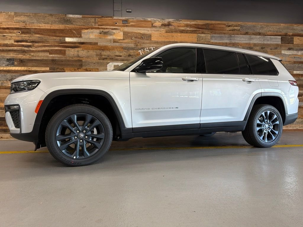 New 2026 Silver Zynith Exterior Paint Jeep Limited image 16