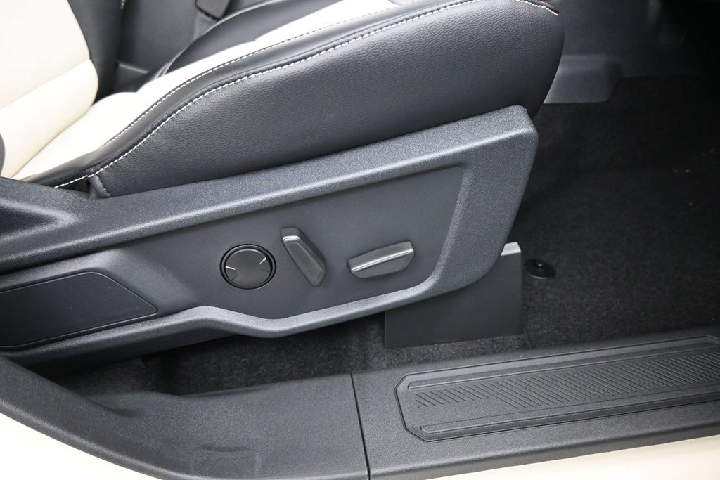 New 2026 White Ford Outer Banks image 33
