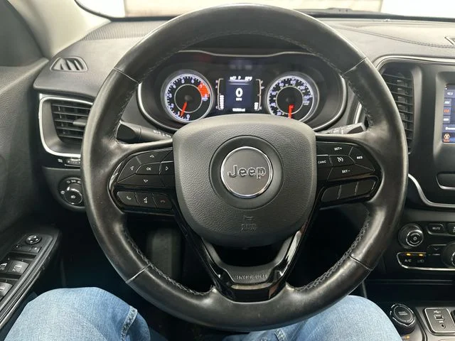 Used 2020 Silver Jeep Latitude Plus image 12