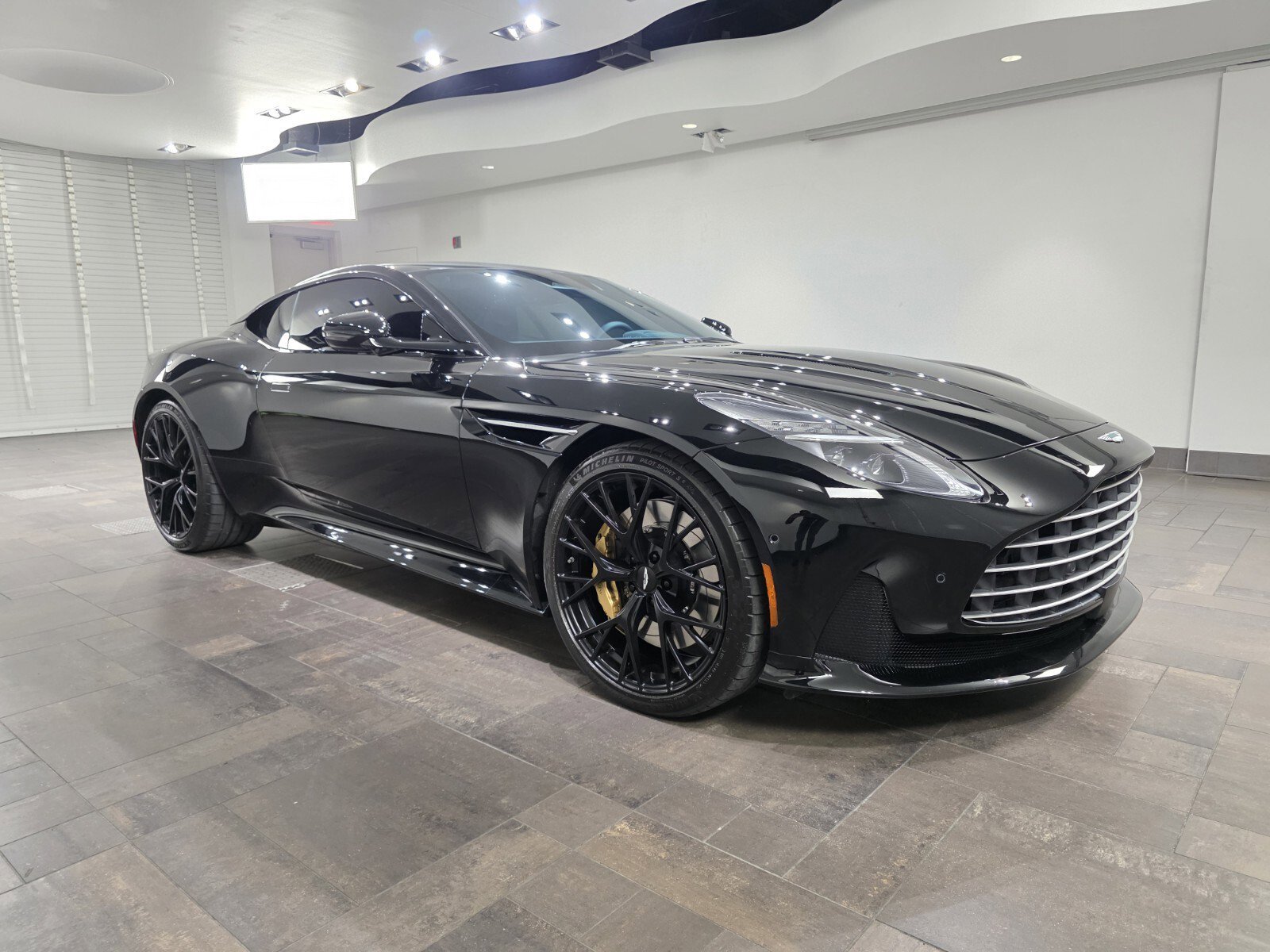 2025 Aston Martin DB12 Base