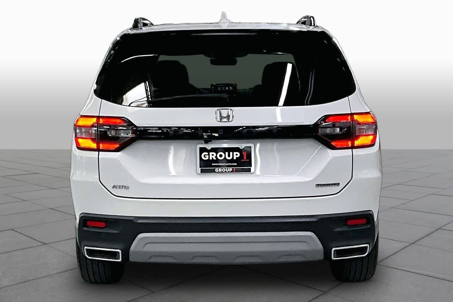 Used 2025 Platinum White Pearl Honda Touring image 5