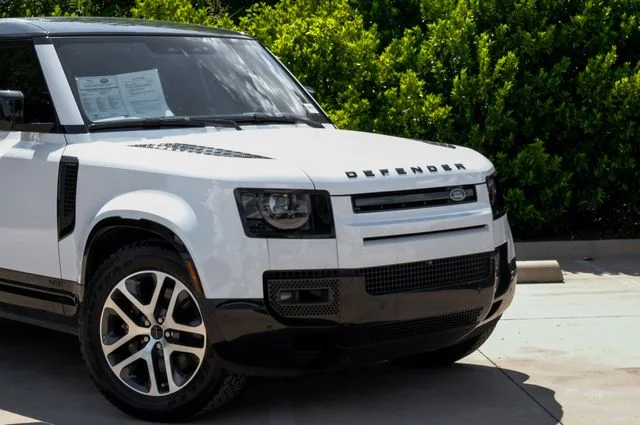 2025 Land Rover Defender V8 - Photo 9
