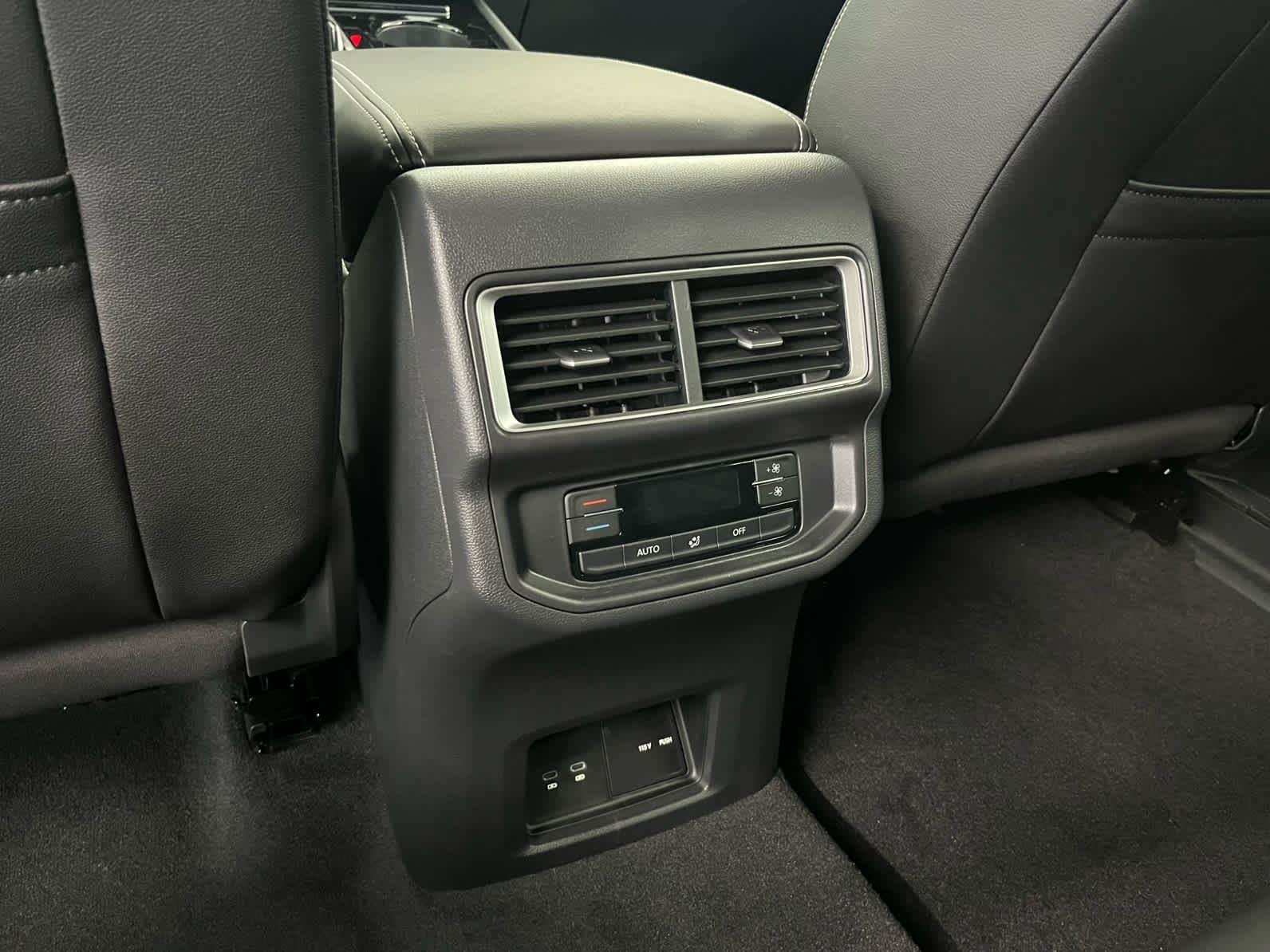 2026 Volkswagen Atlas SE w/Tech - Photo 32