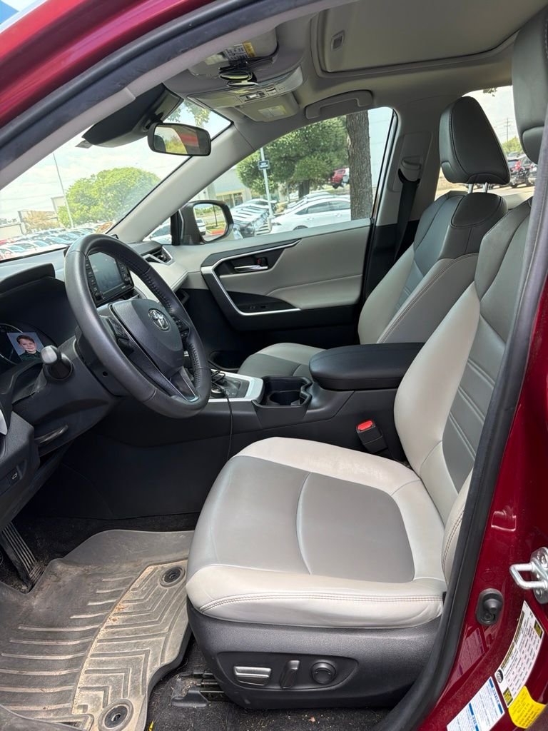 Used 2021 Pearl Toyota XLE Premium image 8