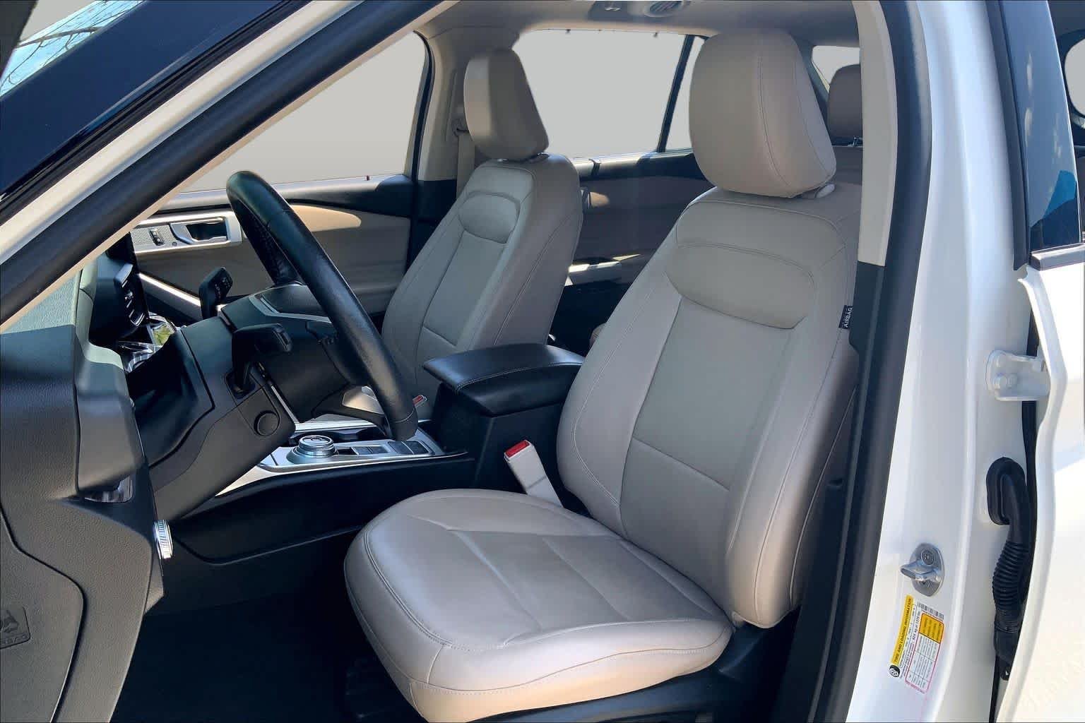 Used 2022 Star White Metallic Tri-Coat Ford Limited image 8