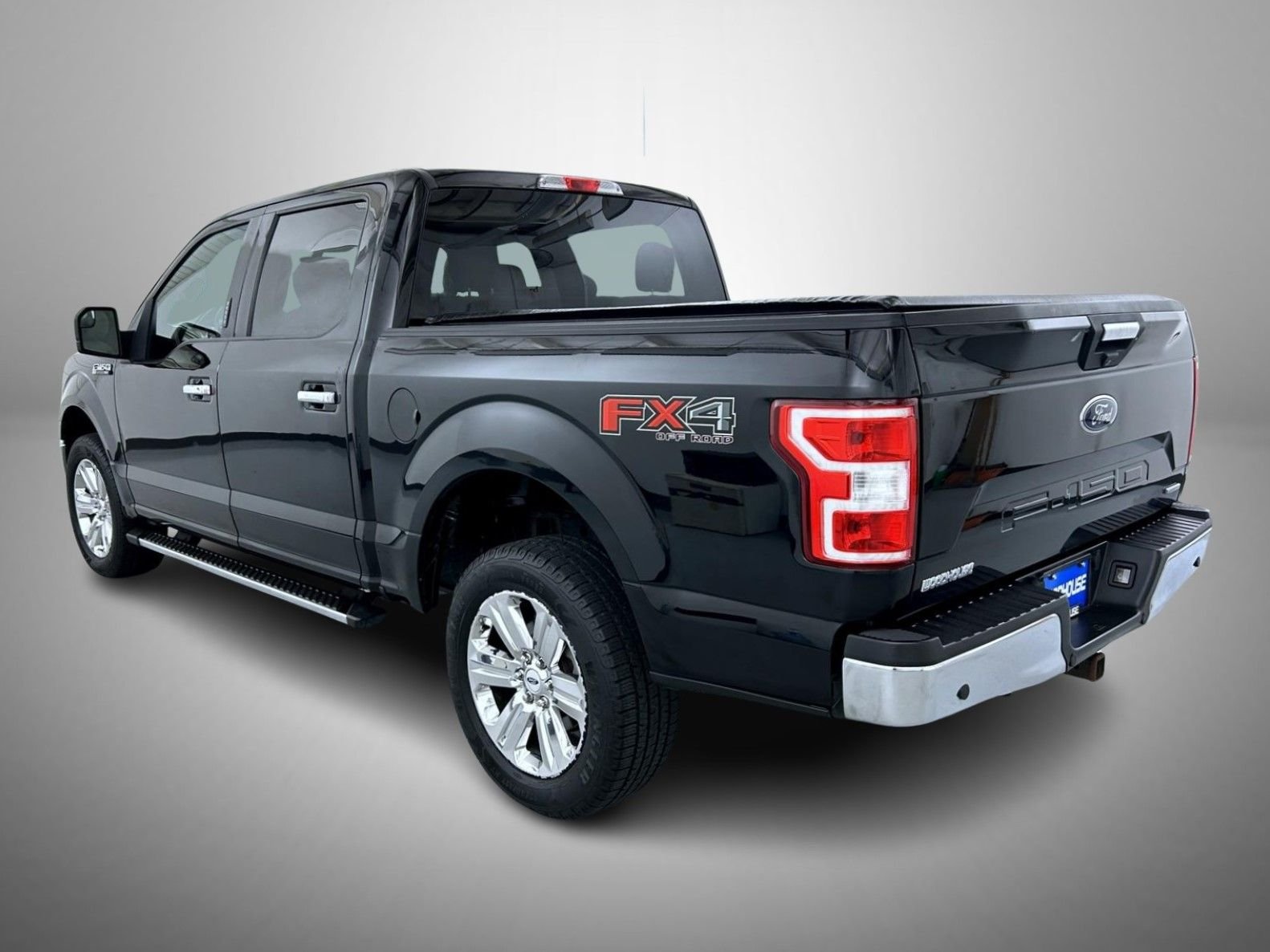 Used 2018 Shadow Black Ford XLT image 7