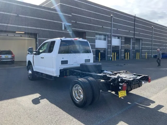 2025 Ford F-350 Super Duty Chassis Cab XL - Photo 6