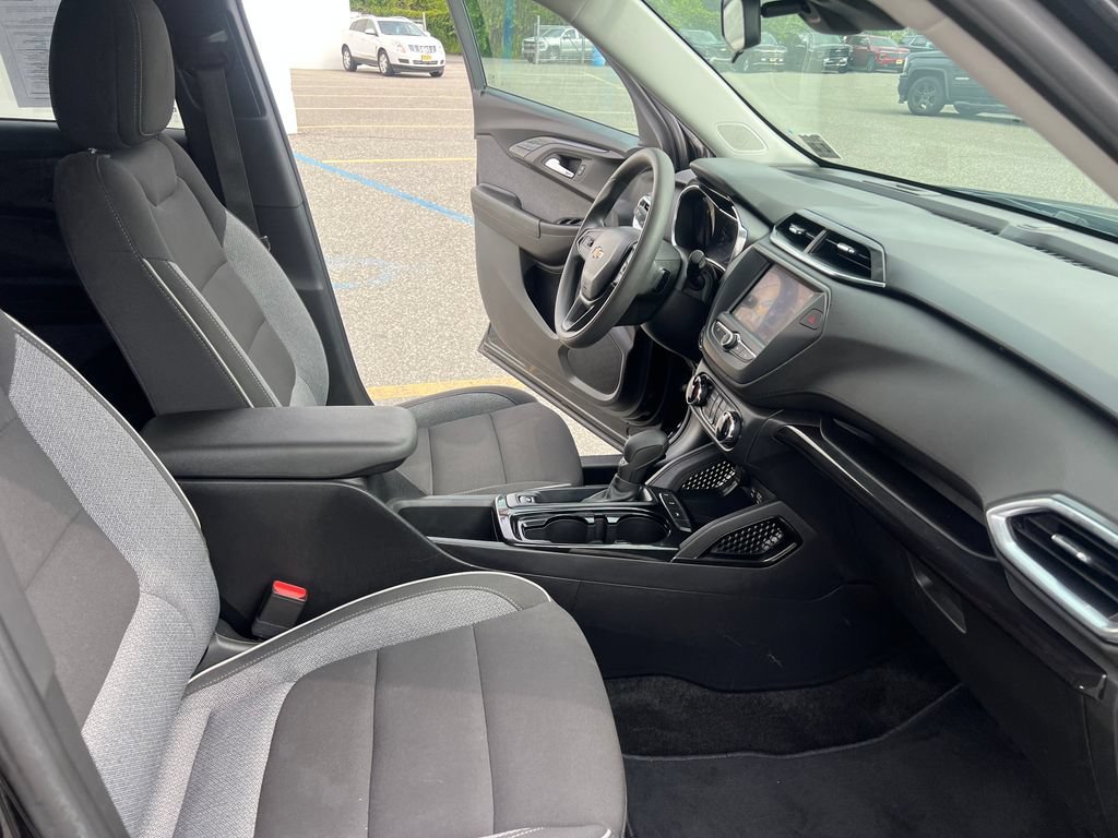 Certified Used 2023 Mosaic Black Metallic Chevrolet LT image 25