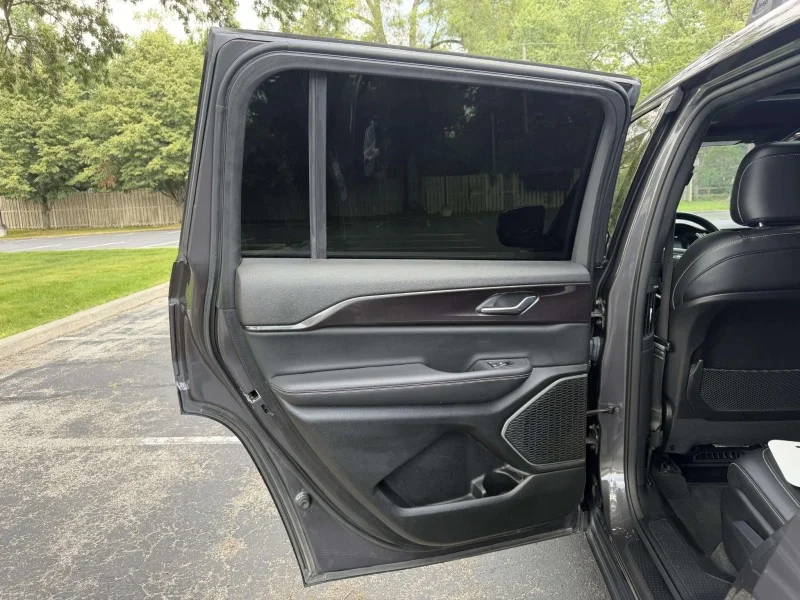 Used 2022  Jeep Laredo image 21
