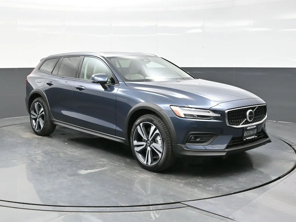 2026 Volvo V60 Cross Country B5 Plus AWD's photo