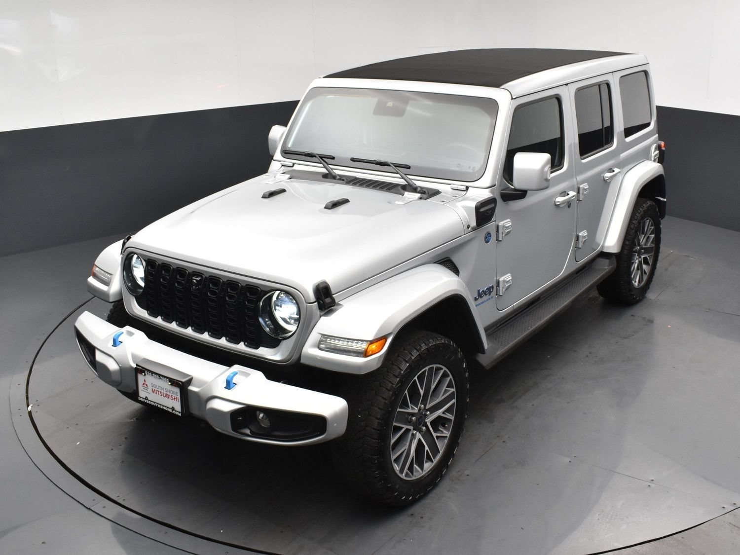 Used 2024 Silver Zynith Clearcoat Jeep High Altitude image 18