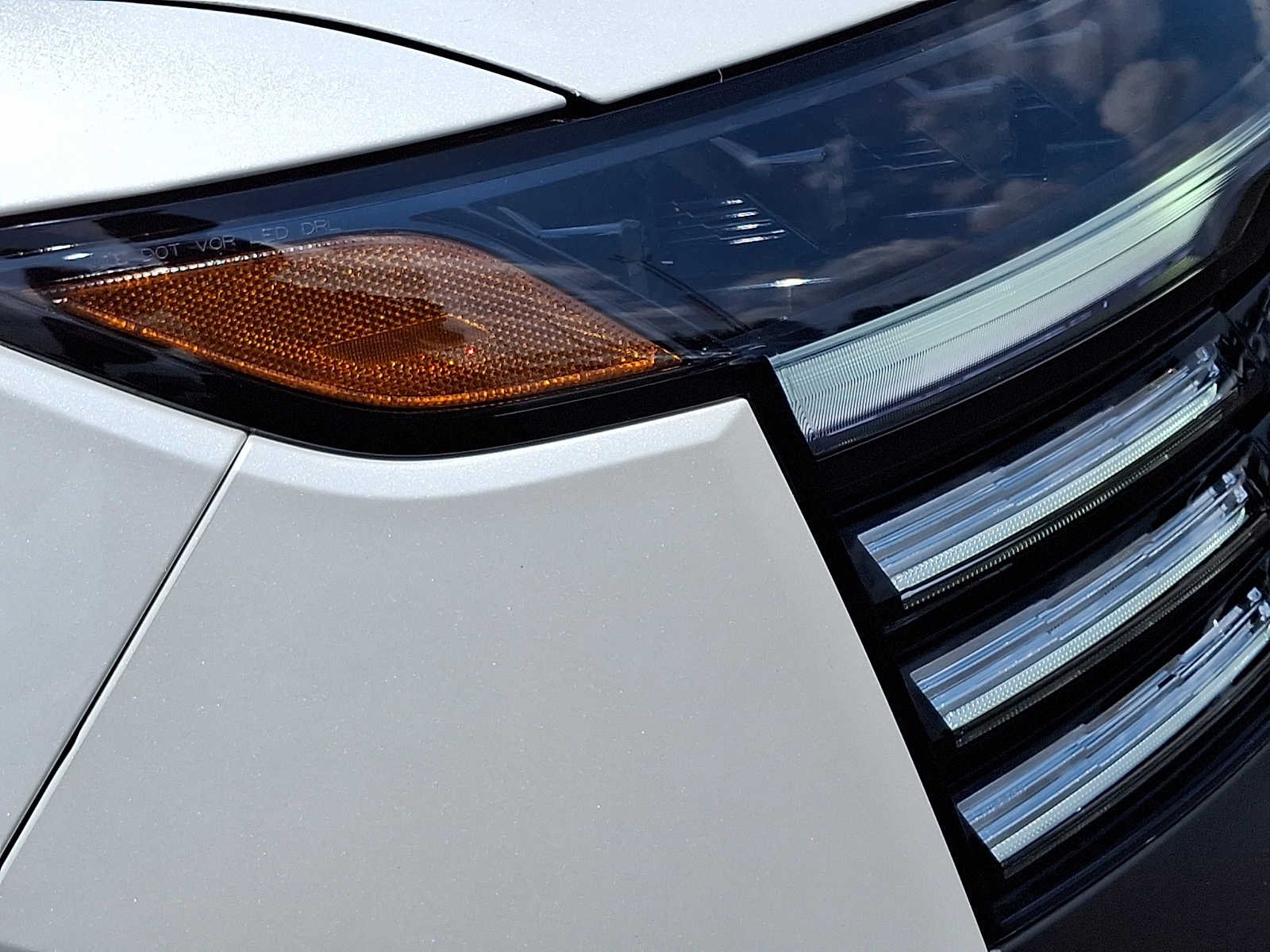 Used 2025 Aspen White Tricoat Nissan SR image 12