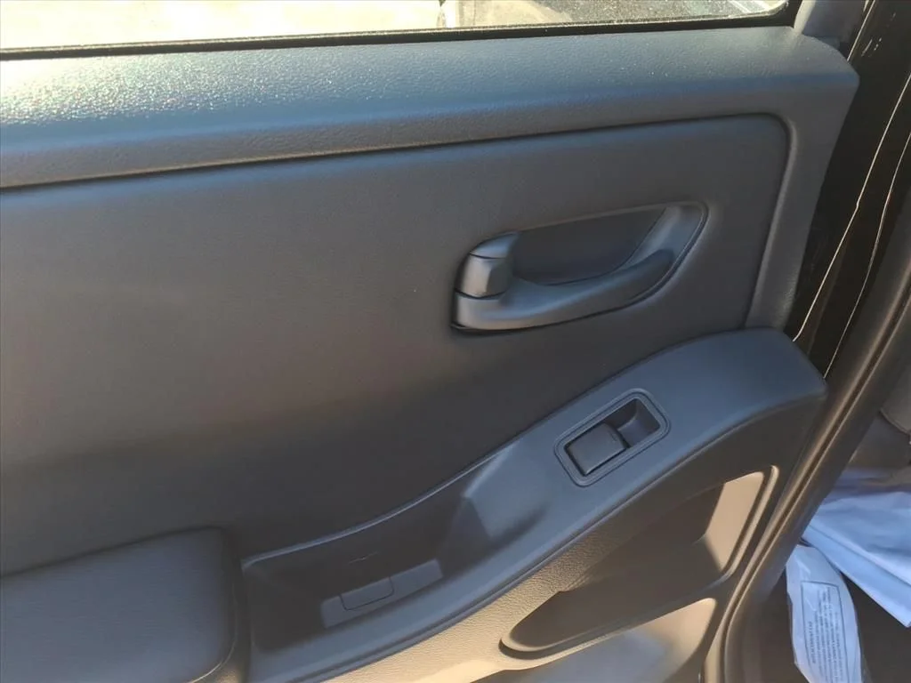 2026 Nissan Frontier SV - Photo 8
