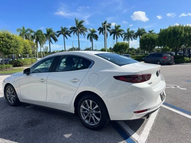Used 2020 White Mazda  image 13