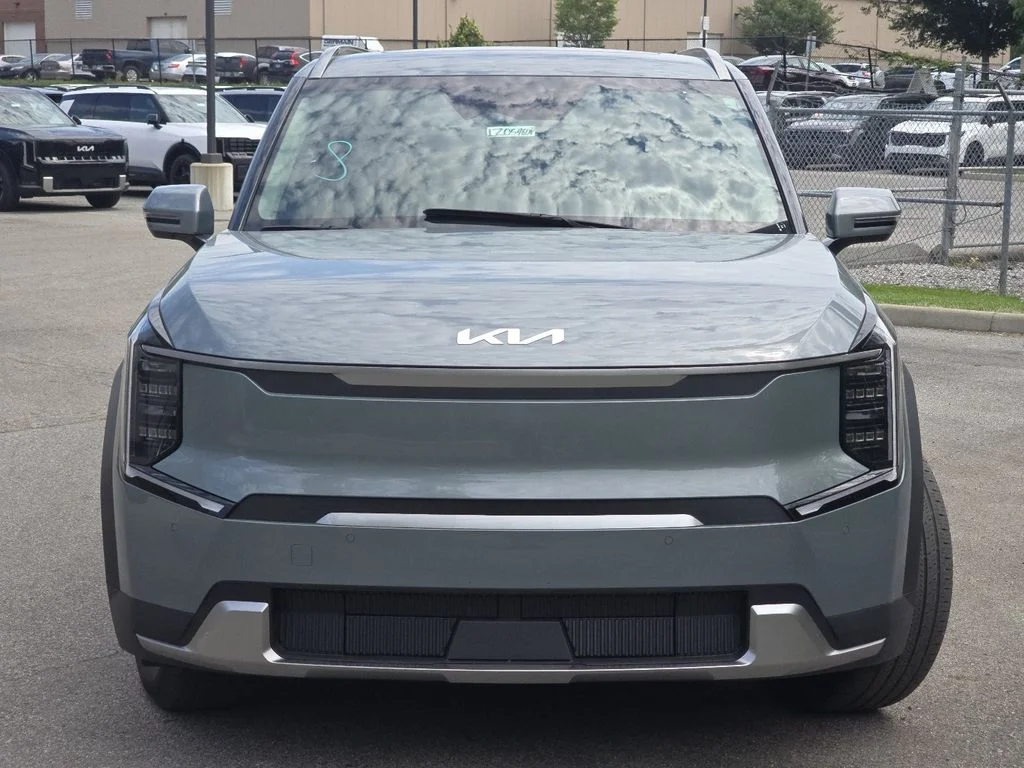 Used 2024 Green Kia Wind image 11
