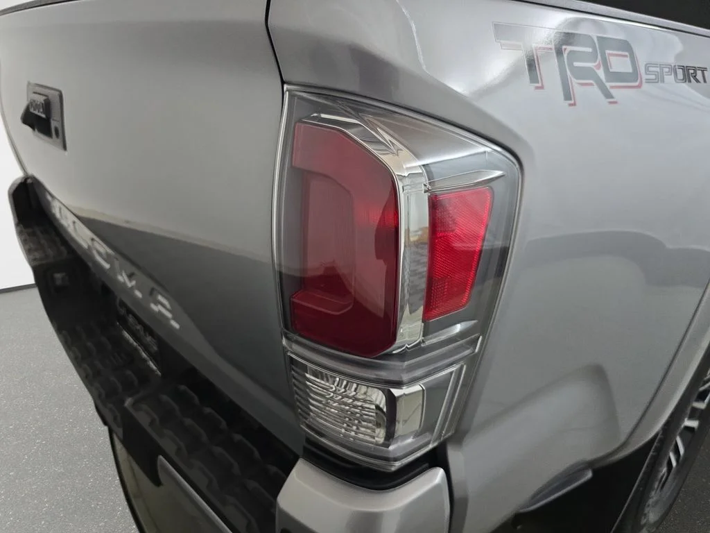 Used 2020 Silver Toyota SR5 image 33